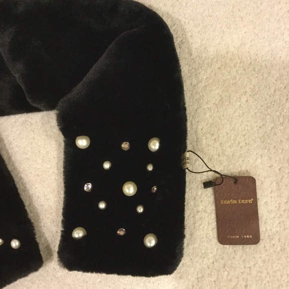 Doria Dore Scarf (NWT) - Picture 1 of 2